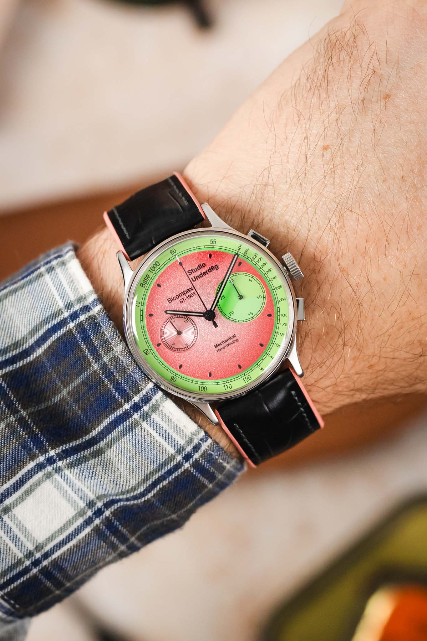 Hirsch ANDY Alligator Embossed Performance Watch Strap in BLACK / SALMON - Image 2