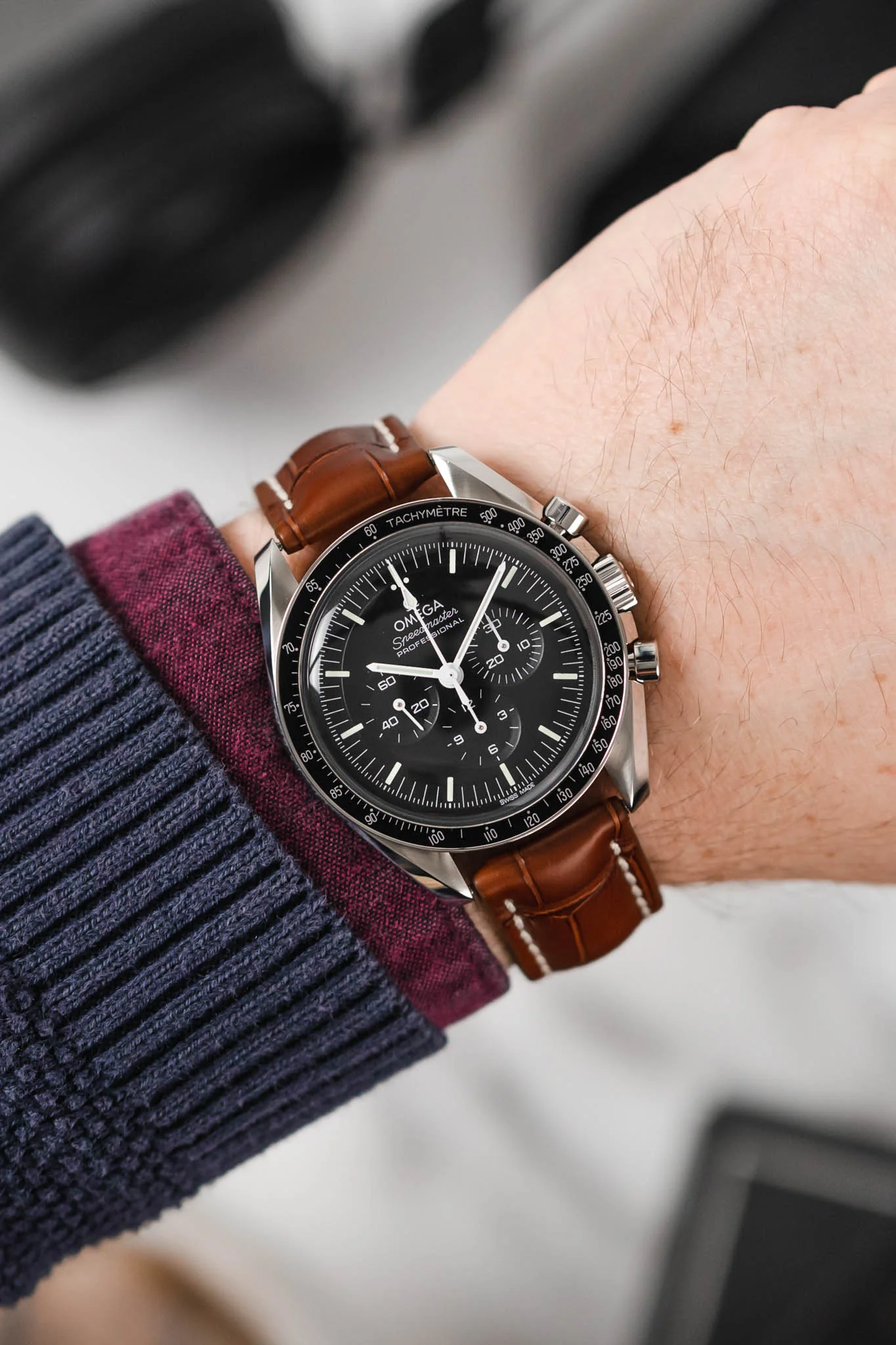 Hirsch CAPITANO Padded Alligator Leather Water-Resistant Watch Strap in GOLD BROWN - Image 2