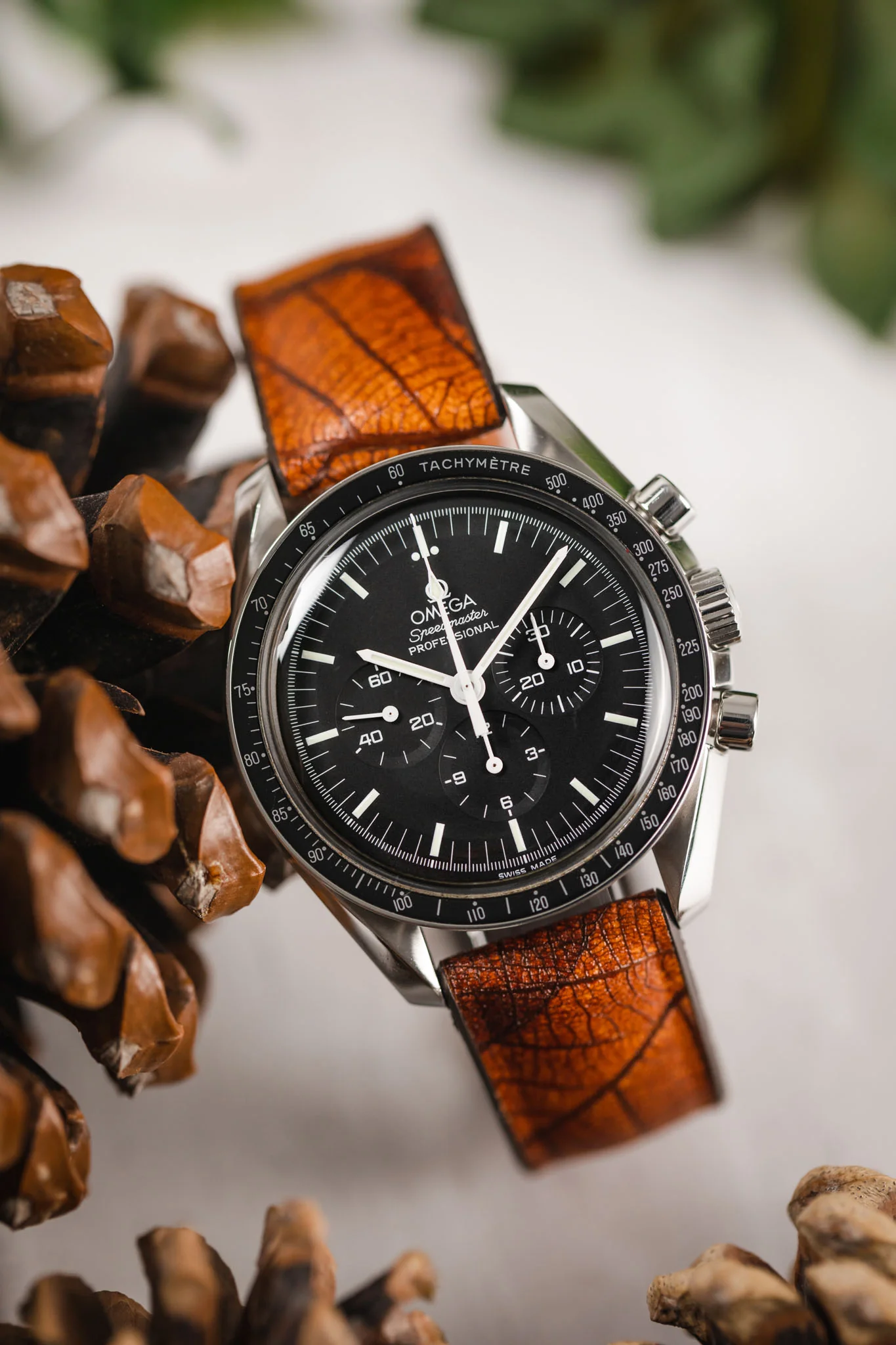 Hirsch LEAF Vegan Performance Rubber Watch Strap in BROWN - Image 4