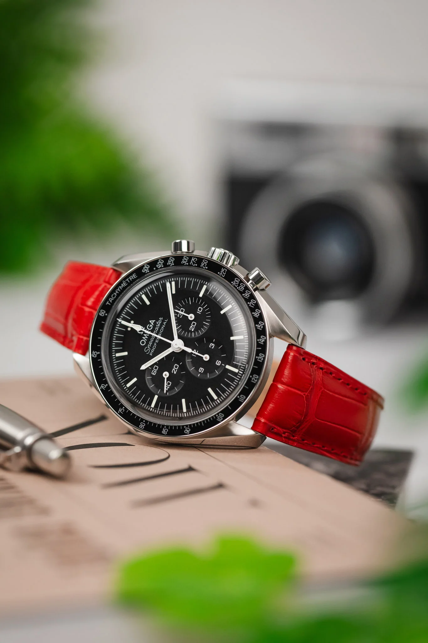 Hirsch LONDON Matt Alligator Leather Watch Strap in RED - Image 4