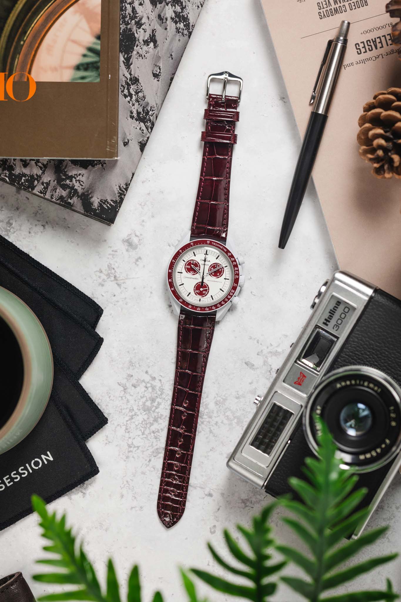 Hirsch LONDON Shiny Alligator Leather Watch Strap in BURGUNDY - Image 11