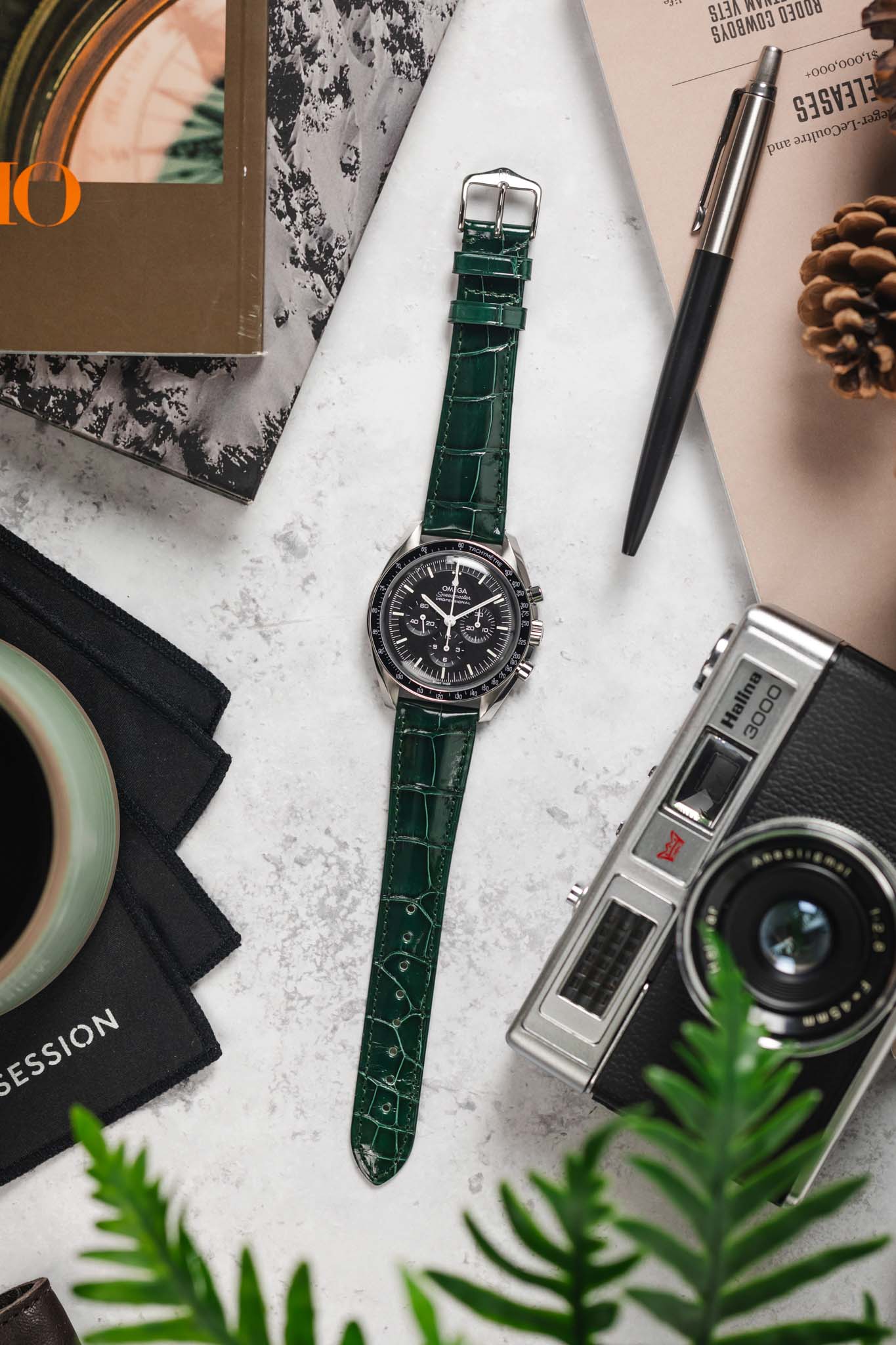 Hirsch LONDON Shiny Alligator Leather Watch Strap in DARK GREEN - Image 11