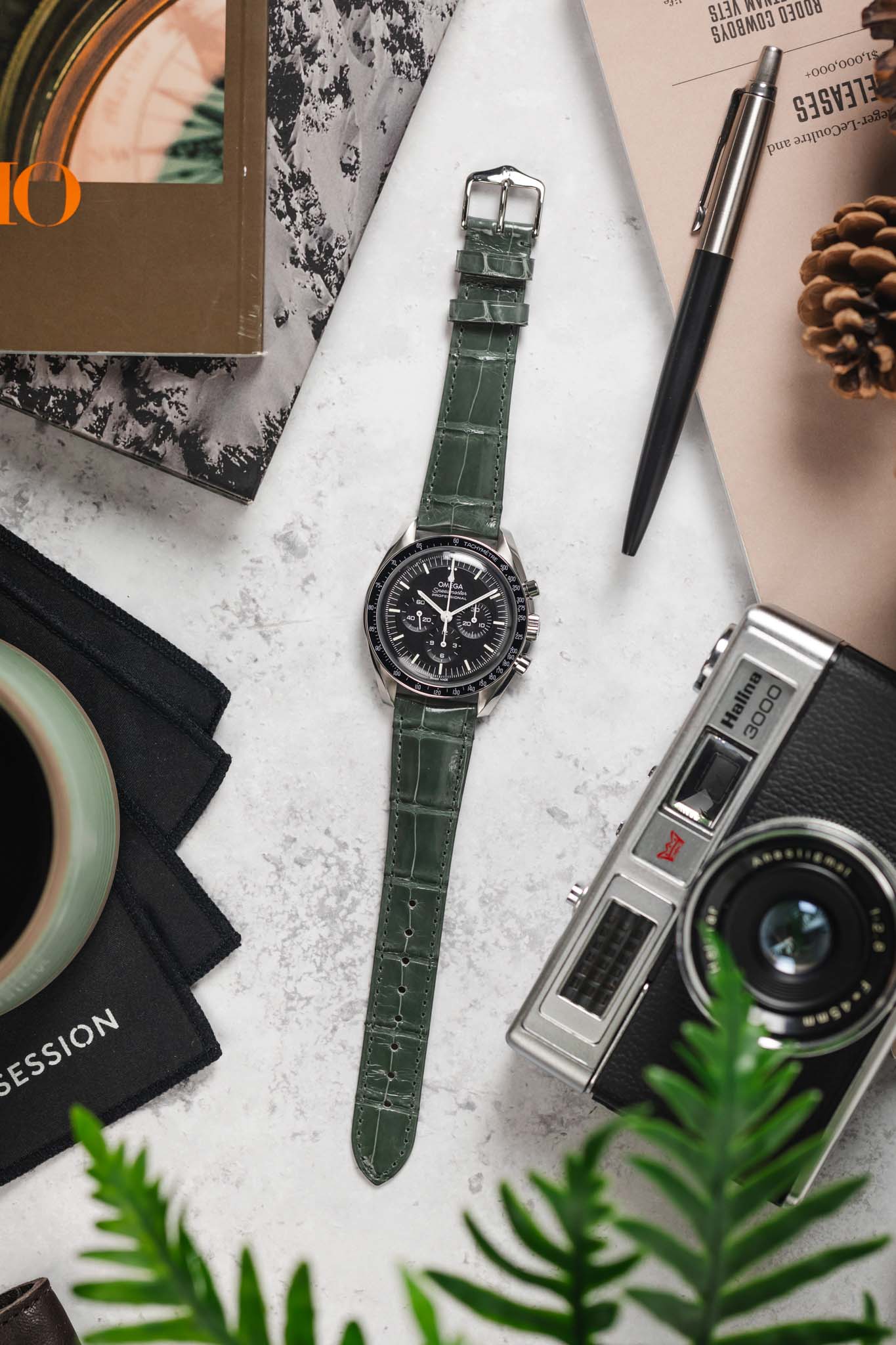 Hirsch LONDON Shiny Alligator Leather Watch Strap in GREY - Image 11