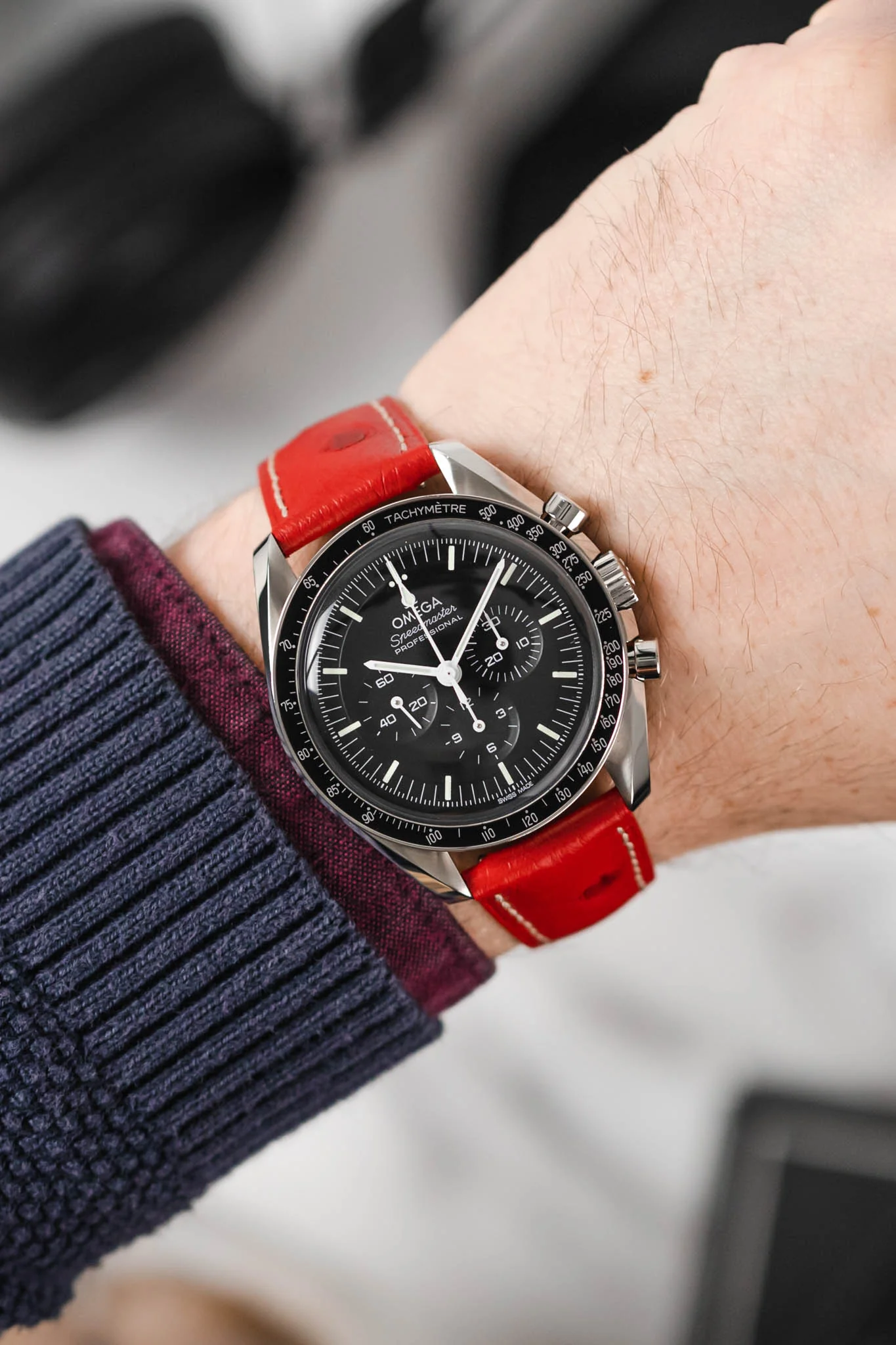 Hirsch MASSAI OSTRICH Leather Watch Strap in RED With WHITE Stitching - Image 2