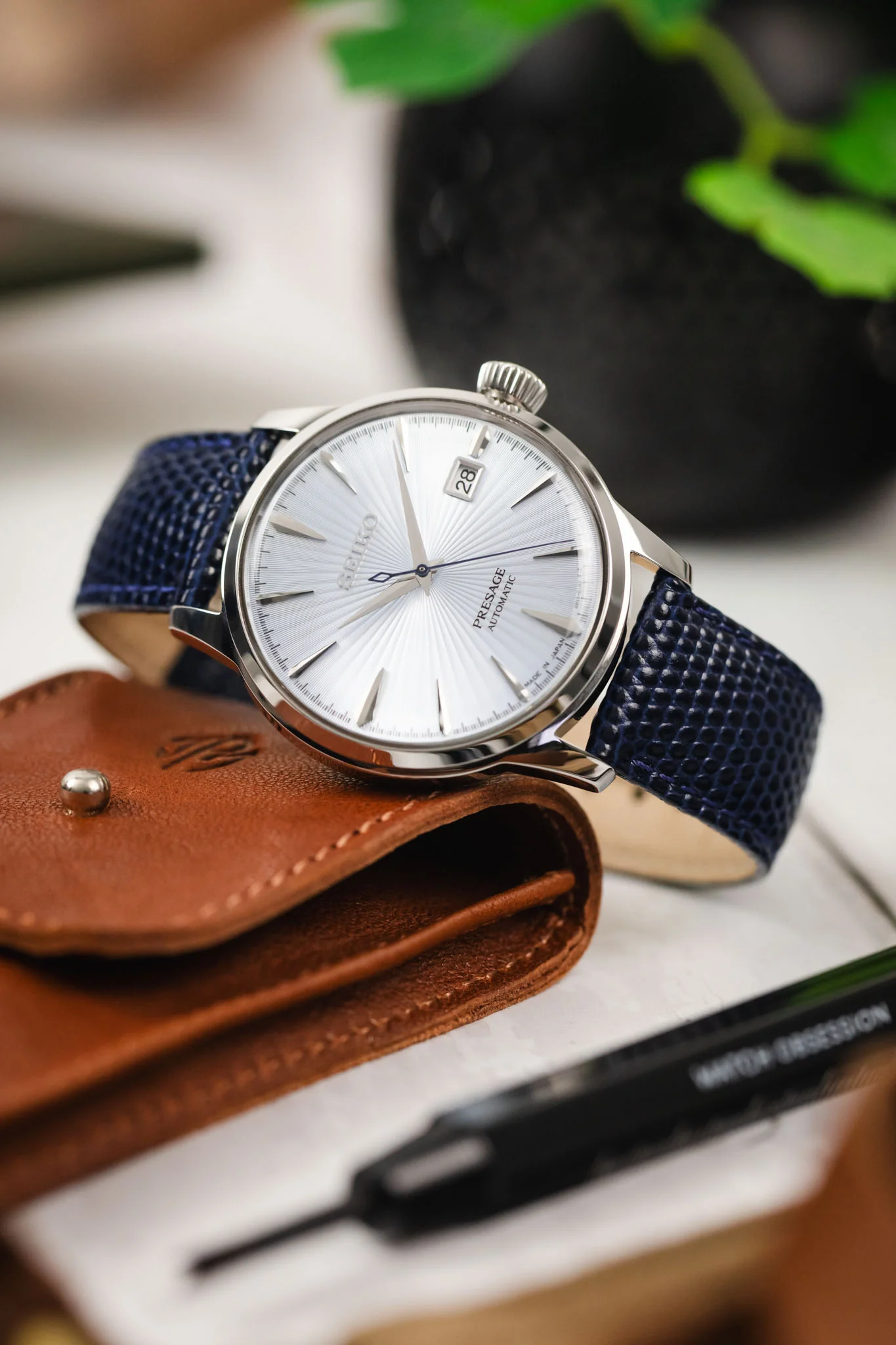Hirsch RAINBOW Lizard Embossed Leather Quick-Release Watch Strap in BLUE - Image 4