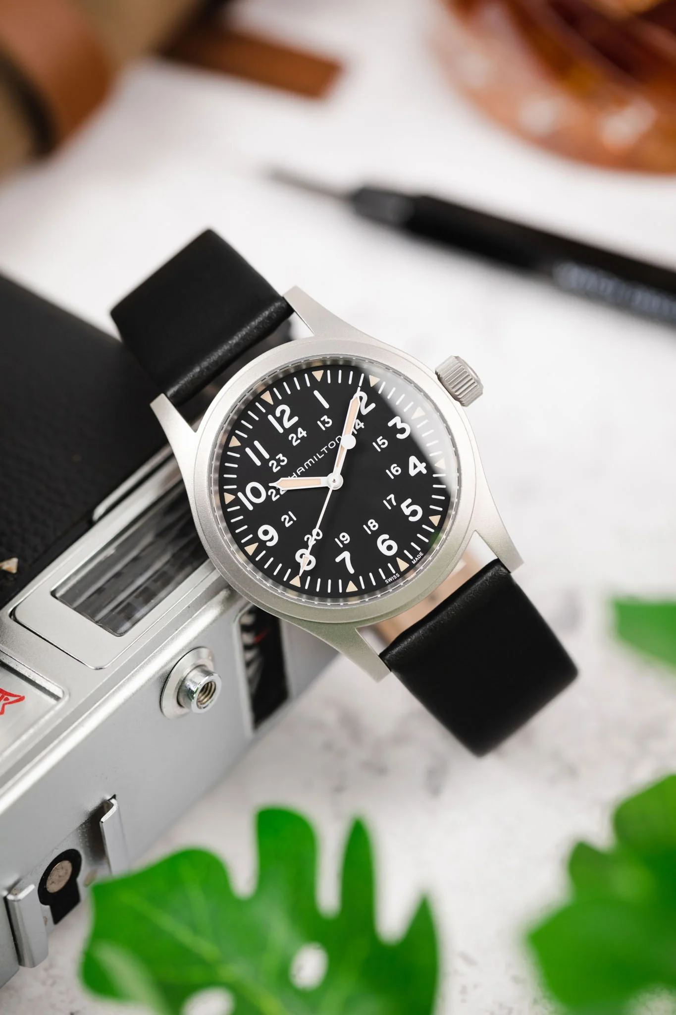 Hirsch TORONTO Quick Release Fine-Grained Leather Watch Strap in Black - Image 4